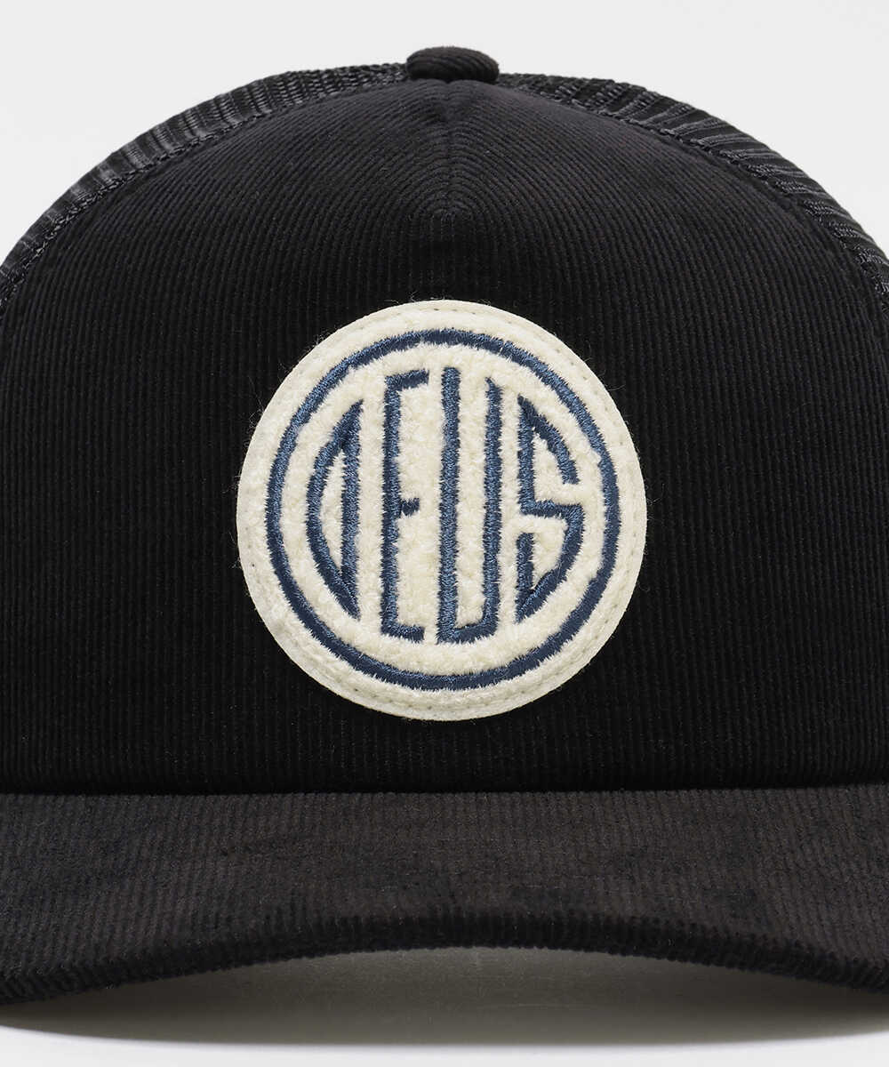 ロゴ入りトラッカーキャップ