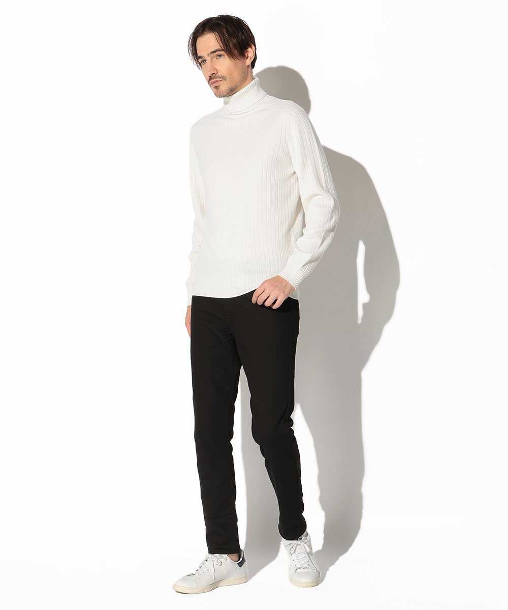 タートルネックニット