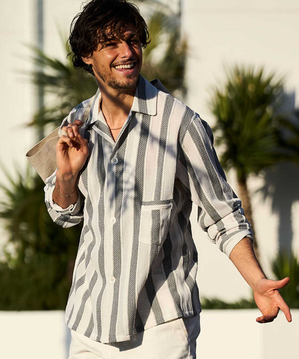 パジャマシャツ