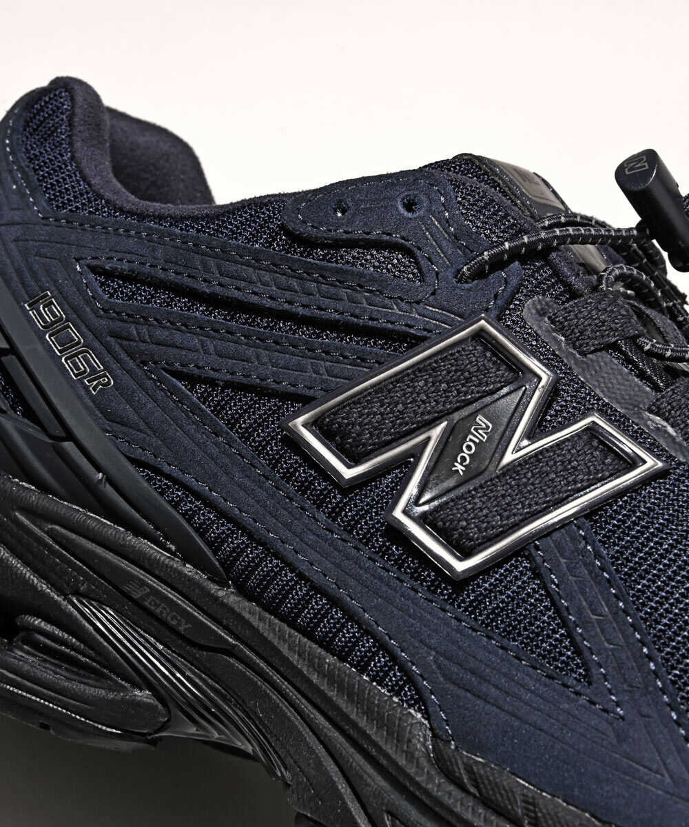 『Safari』別注"1906R"スニーカー