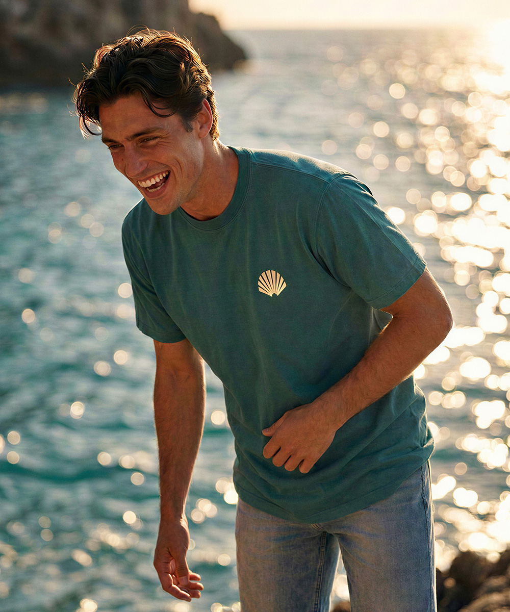 ピグメントダイ ロゴプリントTシャツ