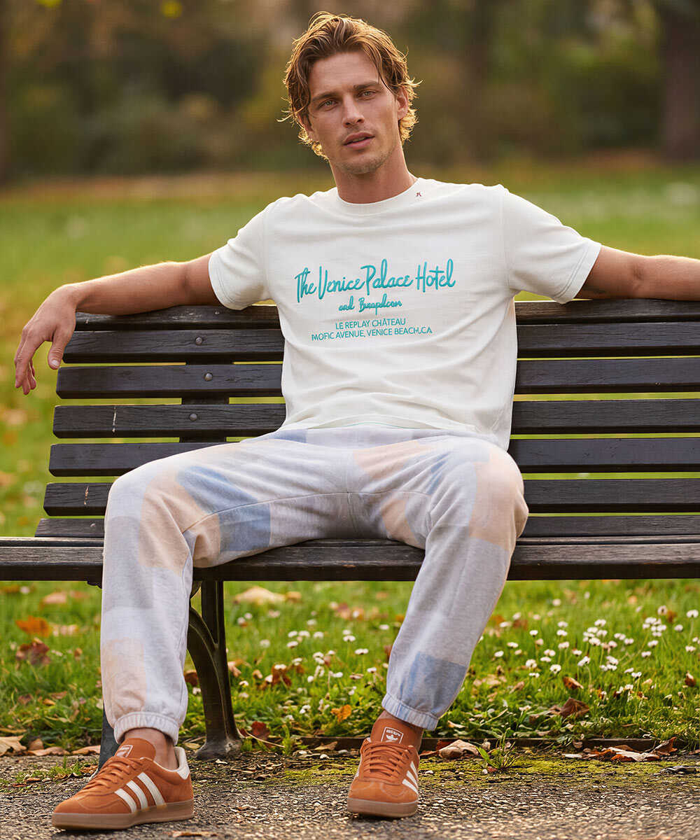 ロゴTシャツ