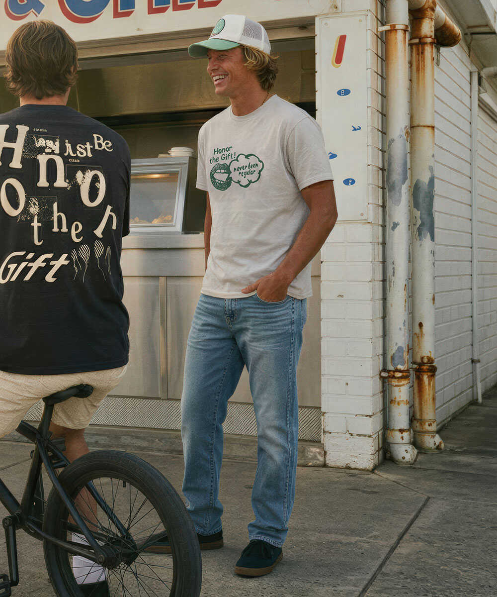 ロゴプリント Tシャツ