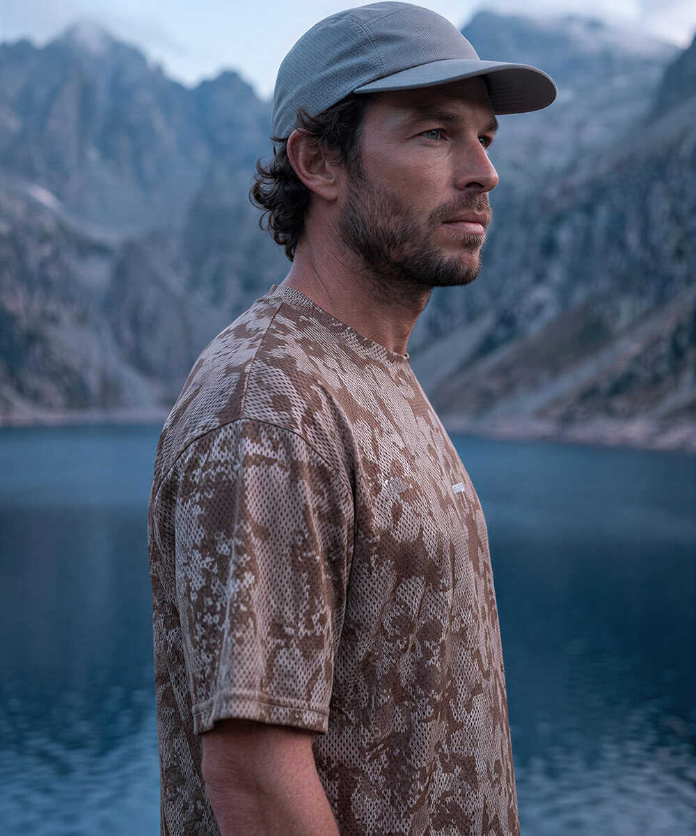 カモ柄プリントTシャツ