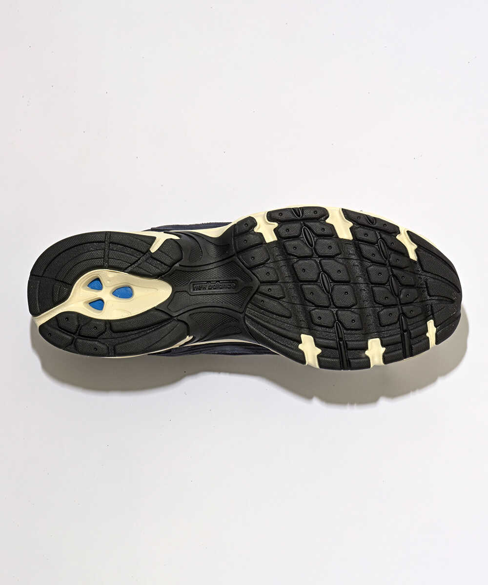 『Safari』別注"530"スニーカー