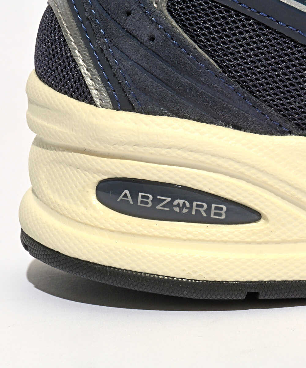 『Safari』別注"530"スニーカー