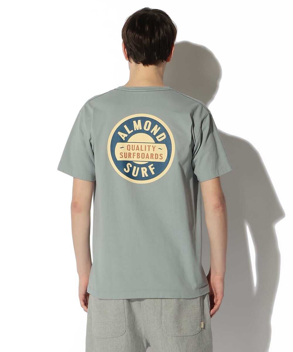 バッジロゴ バックプリント コットンTシャツ