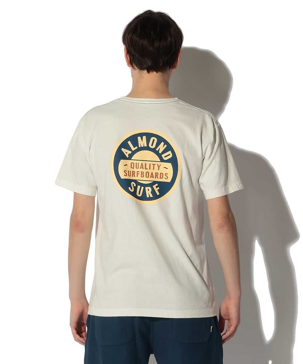 バッジロゴ バックプリント コットンTシャツ