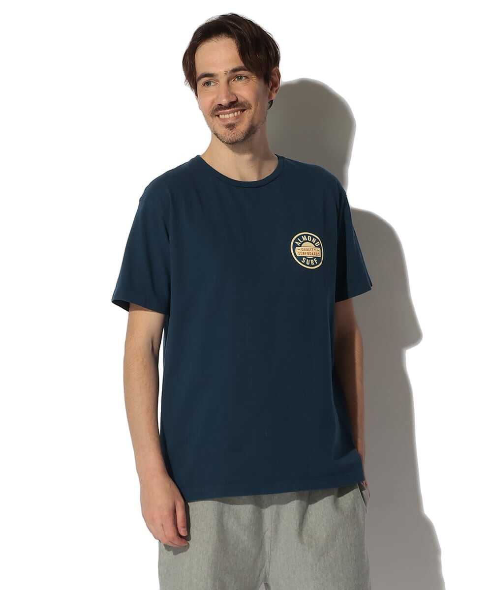 バッジロゴ バックプリント コットンTシャツ