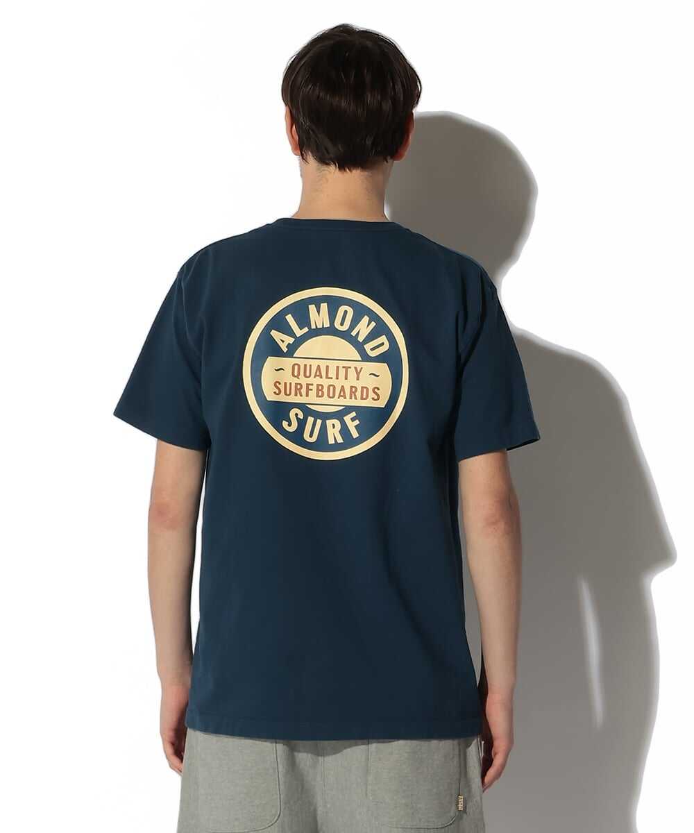 バッジロゴ バックプリント コットンTシャツ