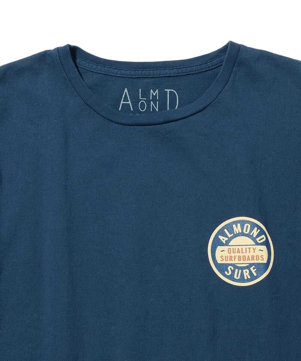バッジロゴ バックプリント コットンTシャツ