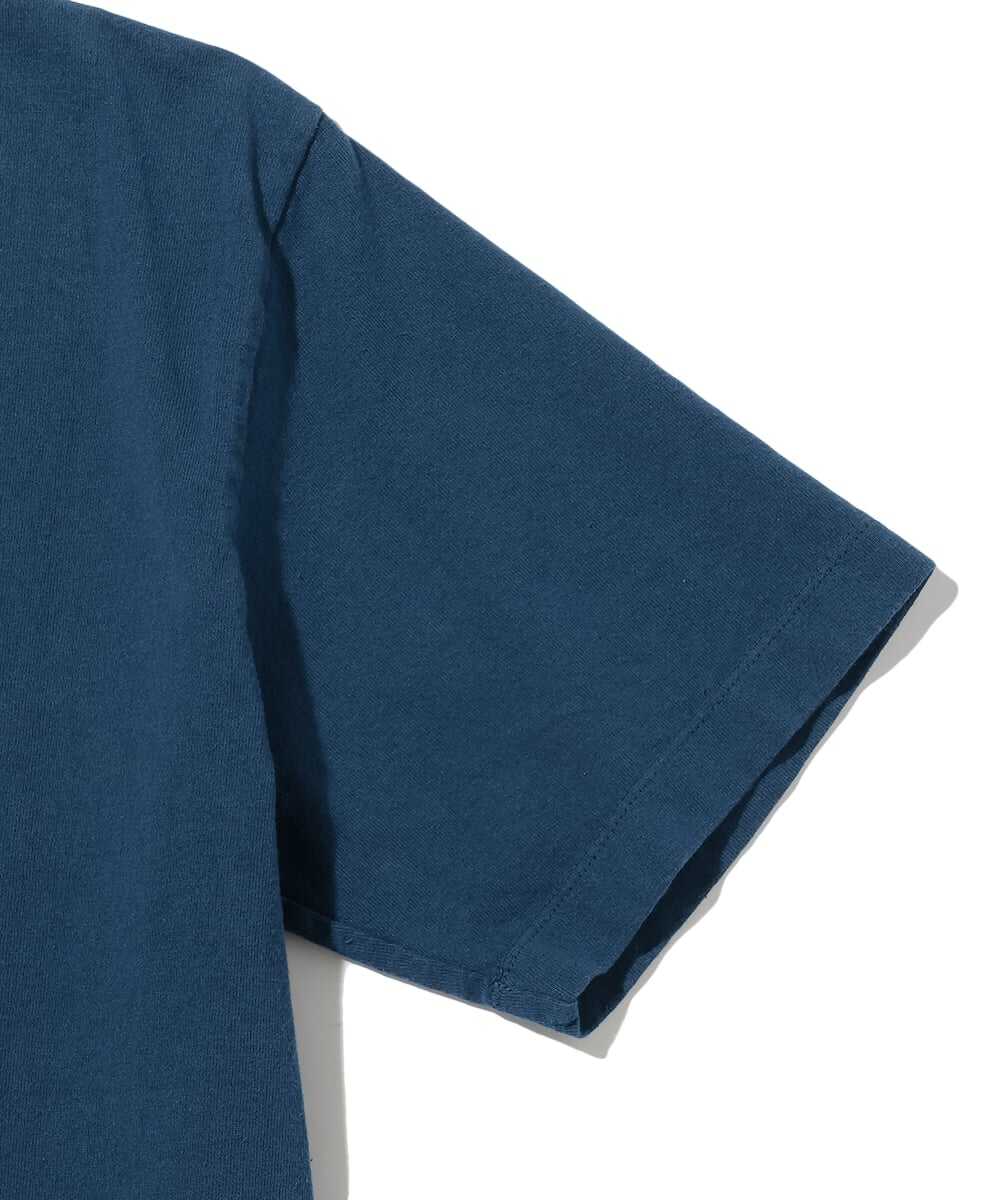 バッジロゴ バックプリント コットンTシャツ