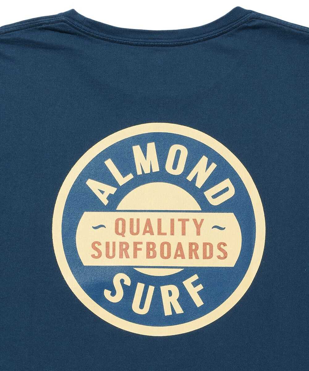 バッジロゴ バックプリント コットンTシャツ