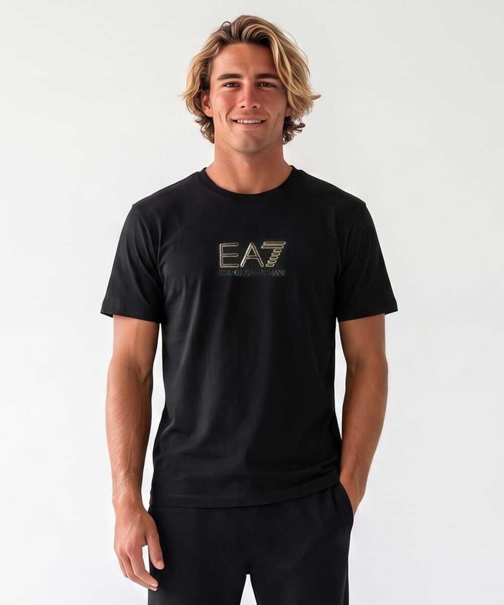 立体ロゴTシャツ
