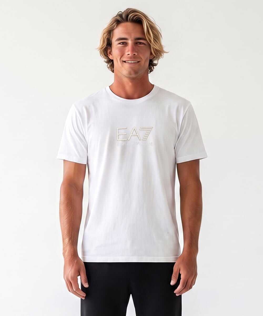 立体ロゴTシャツ