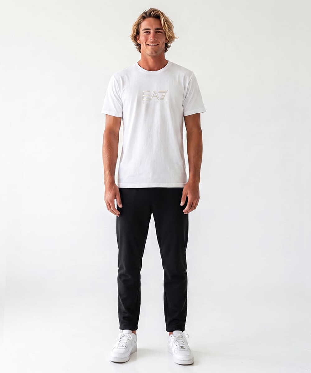 立体ロゴTシャツ